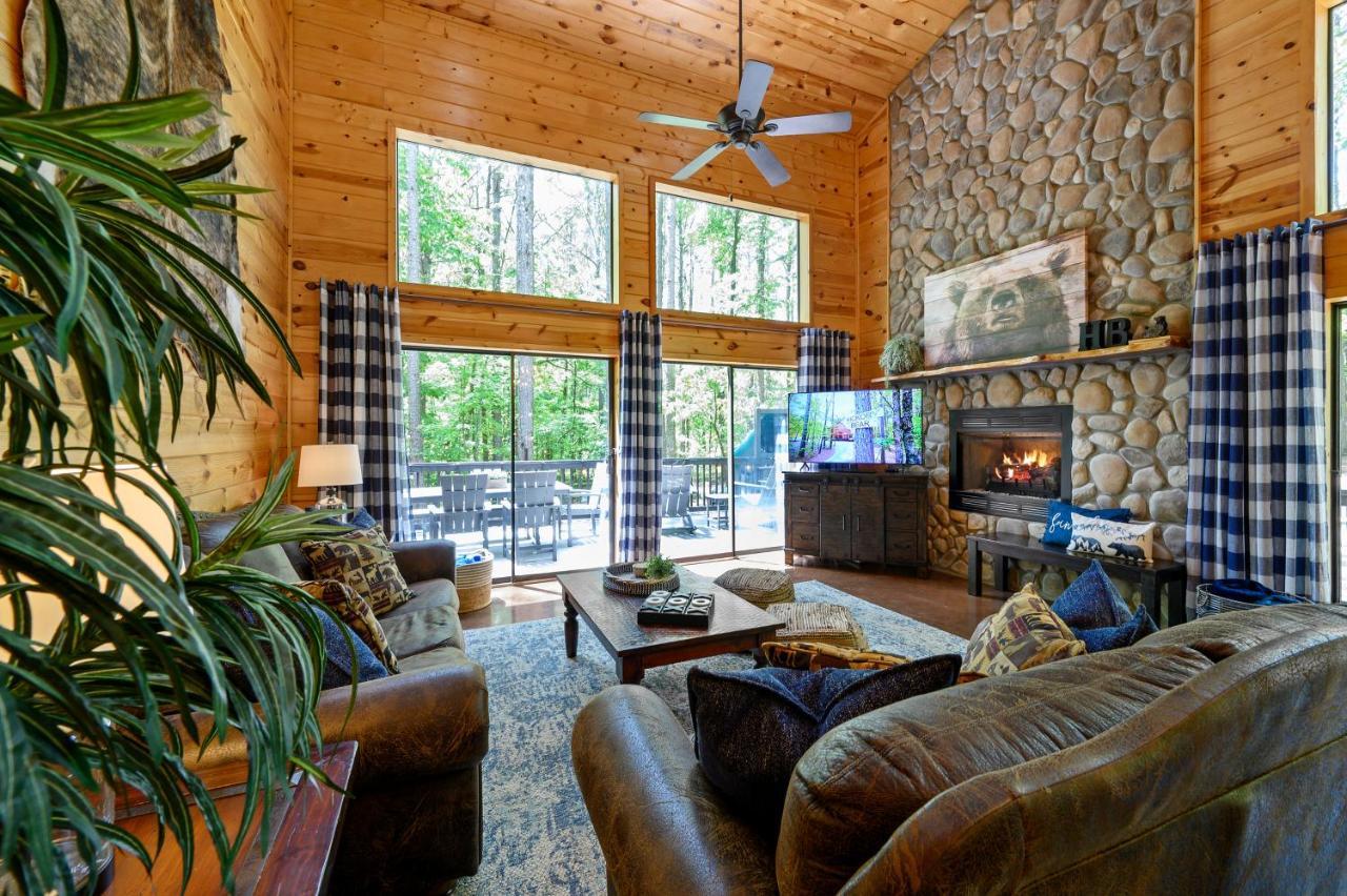 Hickory Bear Cabin: Pines, Hot Tub & Family Fun Broken Bow Exterior photo