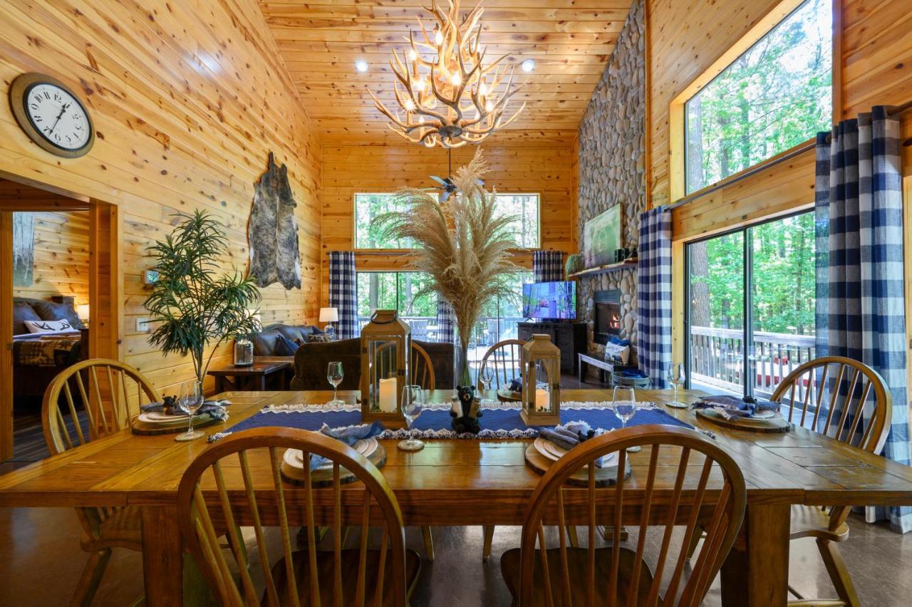 Hickory Bear Cabin: Pines, Hot Tub & Family Fun Broken Bow Exterior photo
