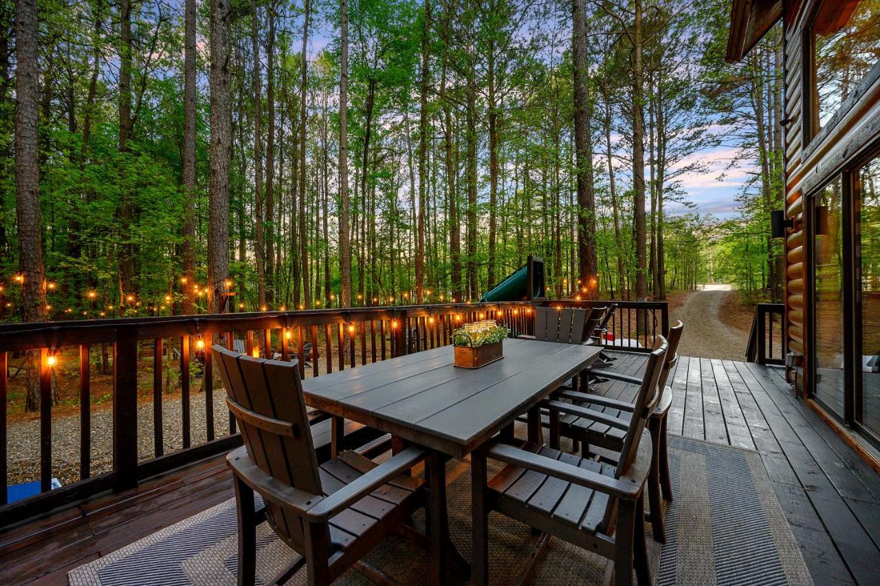 Hickory Bear Cabin: Pines, Hot Tub & Family Fun Broken Bow Exterior photo