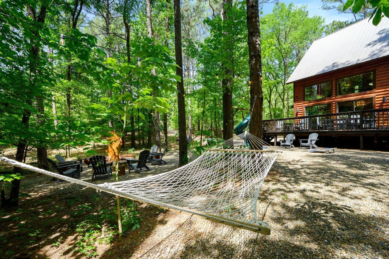 Hickory Bear Cabin: Pines, Hot Tub & Family Fun Broken Bow Exterior photo